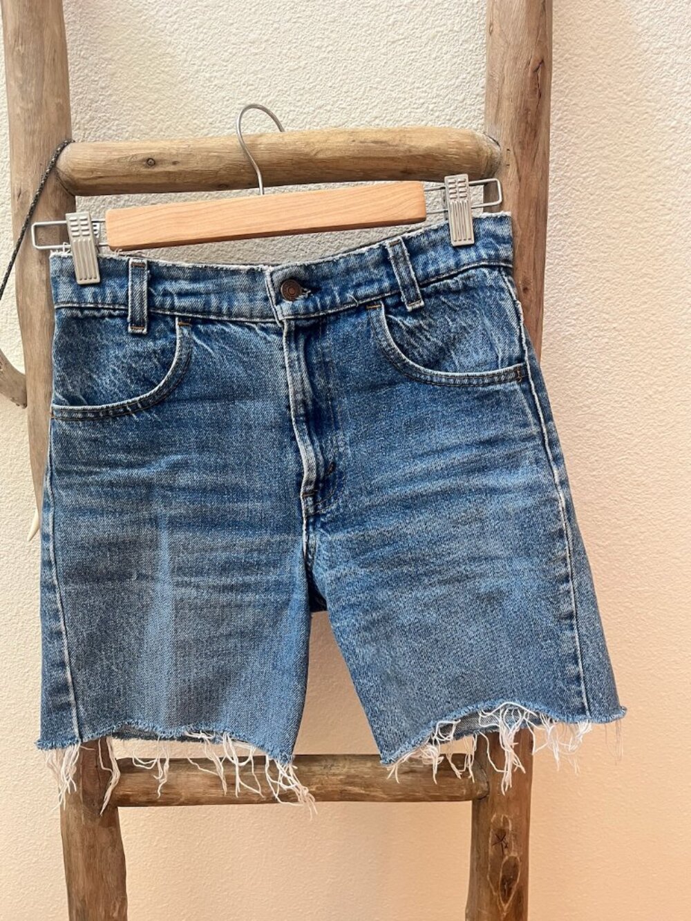 VINTAGE Levi's Orange Tab Jean Shorts - Mid Thigh, size 24